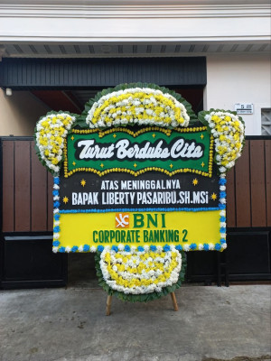 Papan Bunga Duka di Lantan