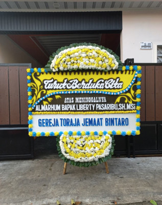 Papan Bunga Duka di Lantan