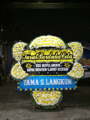 Papan Bunga Duka di Lantan