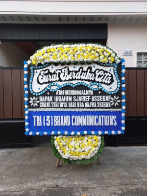Papan Bunga Duka di Lantan